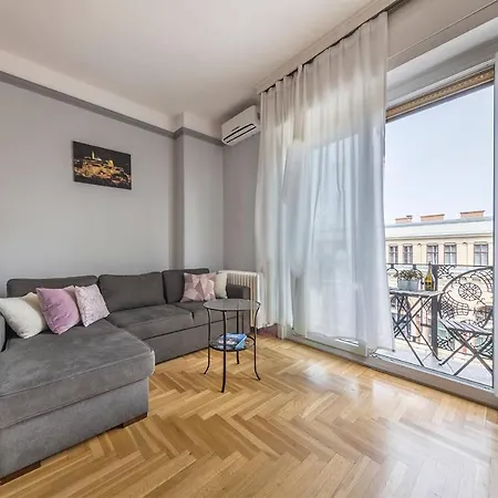 Astoria Balcony Apartment
