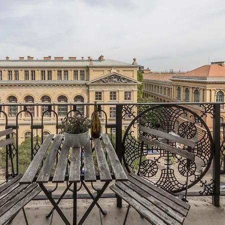 Astoria Balcony Apartment Budapest