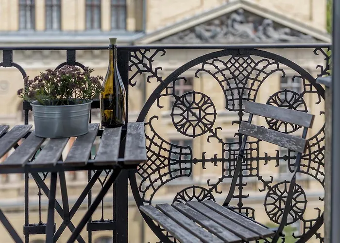 Astoria Balcony