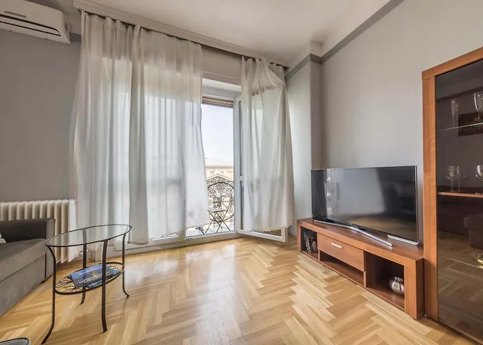 Astoria Balcony